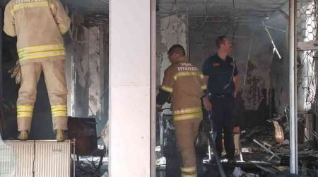 Kargo şubesinde çıkan yangında kargolar kül oldu