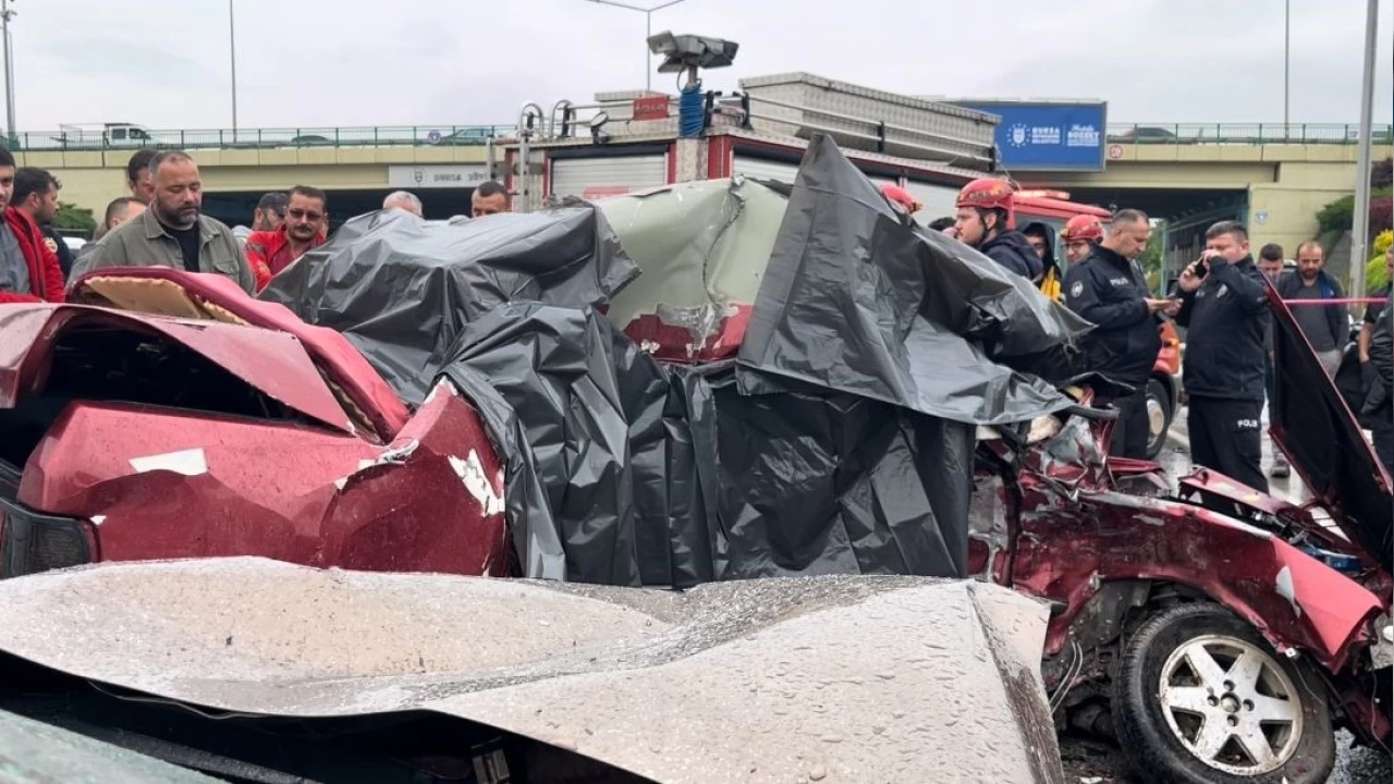 Kontrolden çıkan araç ters şeride girdi : 2 ölü 1 yaralı