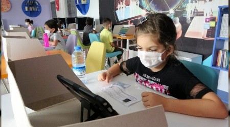 Koronavirüs önlemleri altında ilk sınavlarına girdiler