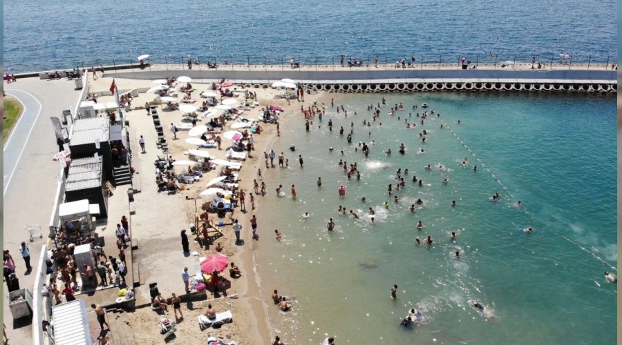 Sıcaklıklar arttı, Caddebostan doldu taştı