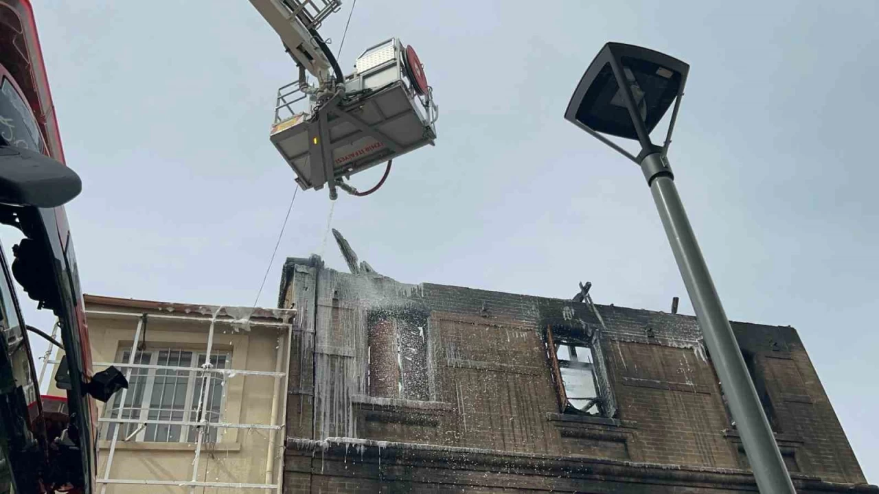 Tarihi çarşıda korkutan yangın