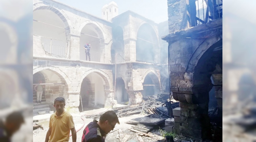 Tarihi handa korkutan yangın