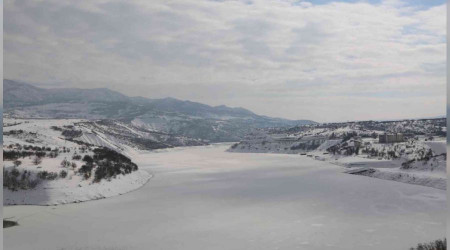 Tunceli'de baraj gölü dondu