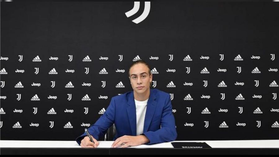 Türk oyuncu Juventus'a imza attı