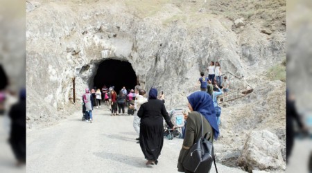 Tuz mağarasında sinema keyfi