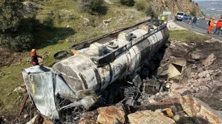 Uşak'ta mazot yüklü tanker alev alev yandı: 1 ölü