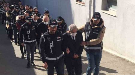 Yıkılan 11 binanın müteahhit ve mühendisleri adliyeye sevk edildi