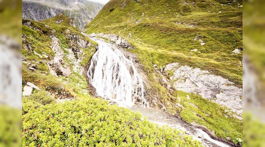 Allah, kendi zâtı ile mevcuttur