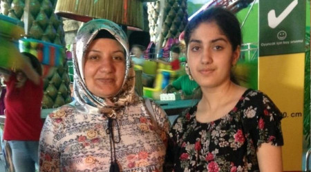 Annesinin ölümüne dayanamayan genç kız kalbine yenik düştü