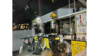 Bağcılar'da berber dükkanı kurşunlandı: 1 ağır yaralı