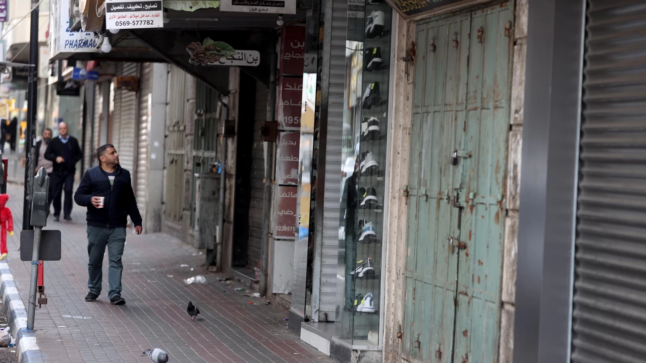 Batı Şeria'da Aruri için greve gidildi