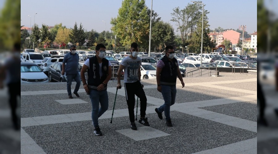 Bolu'da inşaattan 10 bin liralık kablo çaldılar