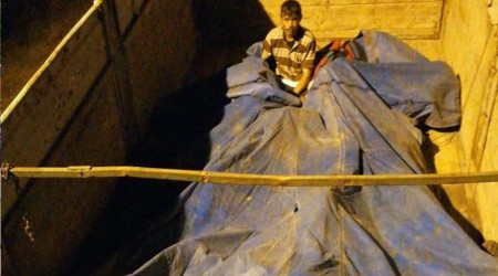 Branda altına gizlenmiş 40 Afgan göçmen yakalandı