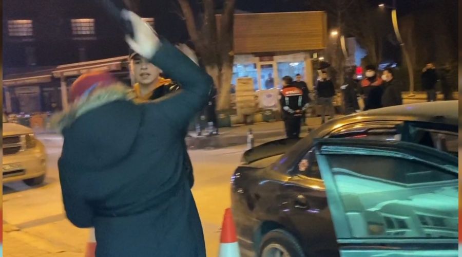 Çakarlı lambayı oğlunun başında parçaladı