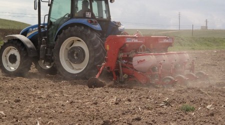 Çiftçiler silajlık mısır ekimine başladı