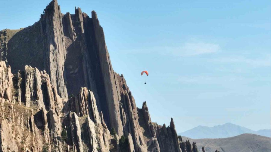 Emirhan Kayalıkları ziyaretçilerini büyülüyor