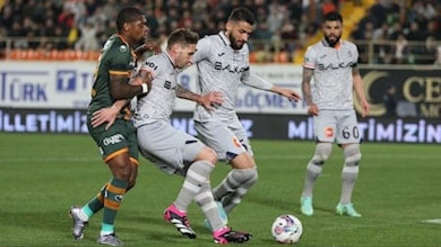 Ersun Yanal galibiyetle başladı