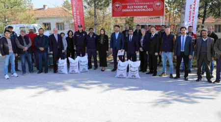 Eskişehir'de çiftçilere Macar fiği tohumu dağıtıldı