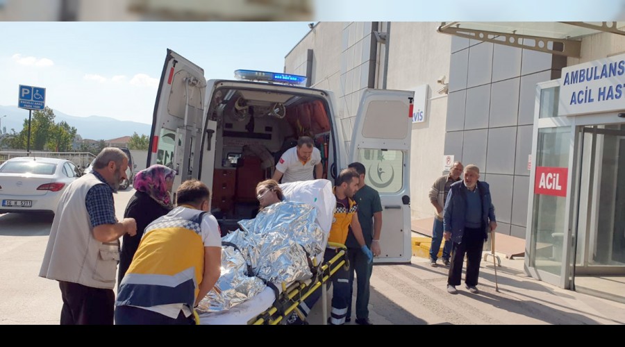 Evini söndürmek isterken ağır yaralandı