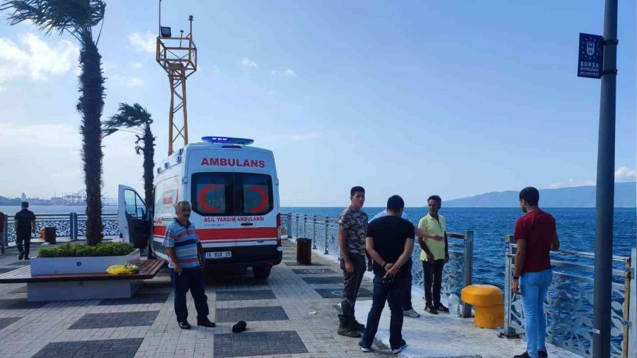 Fırtınada iskeleden denize düşen yaşlı adam hayatını kaybetti