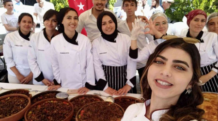 Gastronomi enliinde 100 renci 11 farkl yemek hazrlad