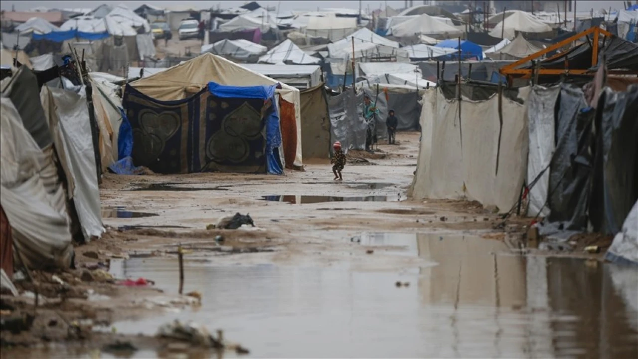 Gazze'deki hükümet: Hava şartları ve çöken binalar nedeniyle ölen ve kaybolanların sayısı 12'ye ulaştı