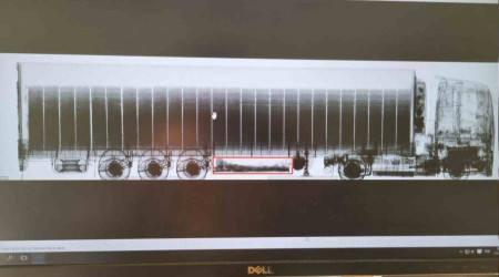 Göçmenler tırın yemek dolabında yakalandı