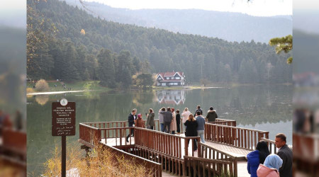 Gölcük Tabiat Parkı ziyaretçi akınına uğradı