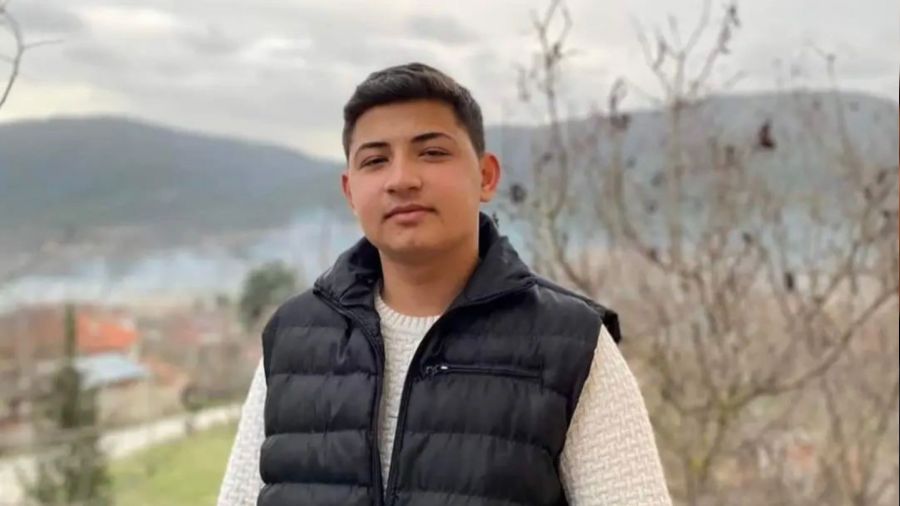 Gölete düşen otomobilde sıkışan genç hayatını kaybetti