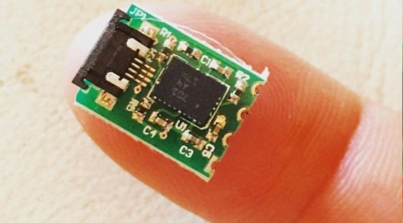 Gürültü engelleyici EEG kayıt başlığı