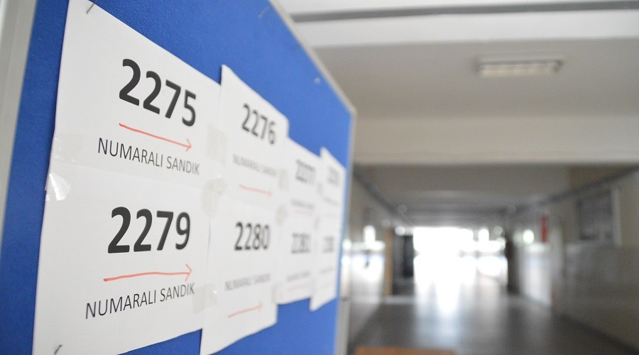 İstanbul Oy Kullanmaya Başladı