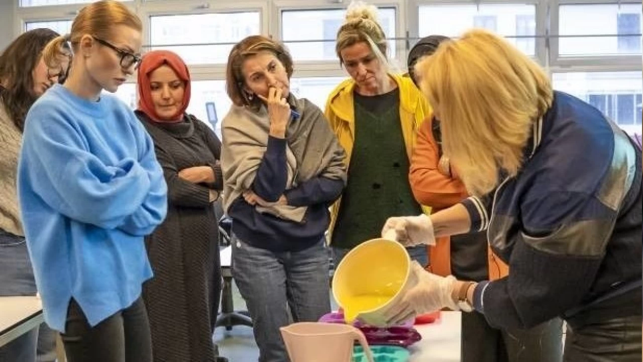 Koku uzmanlnn ilk mezunlar sertifikalarn aldlar