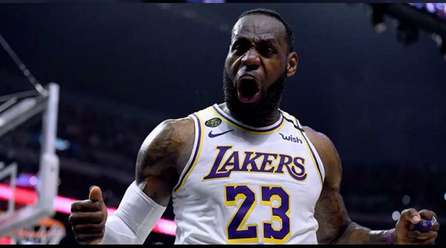 LeBron, en iyi futbolcuları seçti