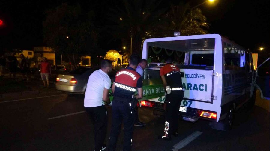 Motosikletliyle otomobile çarpan Rus turist hayatını kaybetti...Kaza anı kameralara yansıdı