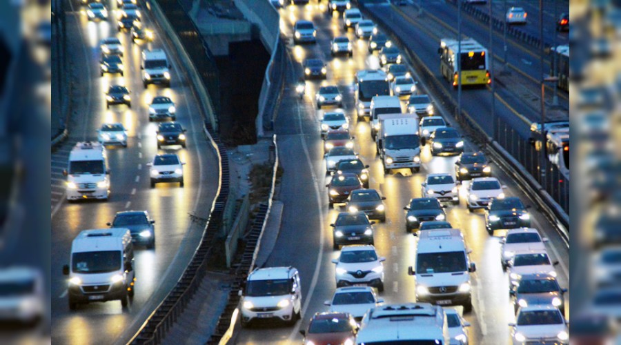 Okullar açıldı, trafik yoğunluğu başladı