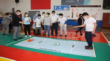 Otizmli çocuklar engelleri hemsball ile aşıyor