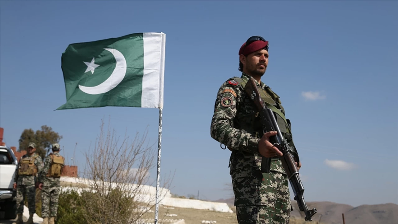 Pakistan'dan Afganistan'a ve Hindistan'a sert mesajlar