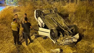 Sakarya'daki kazada sürücüsü olay yerinden kaçtı: 3 yaralı