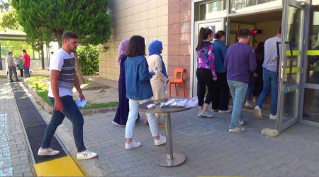 Saniyeler kala sınava yetiştiler