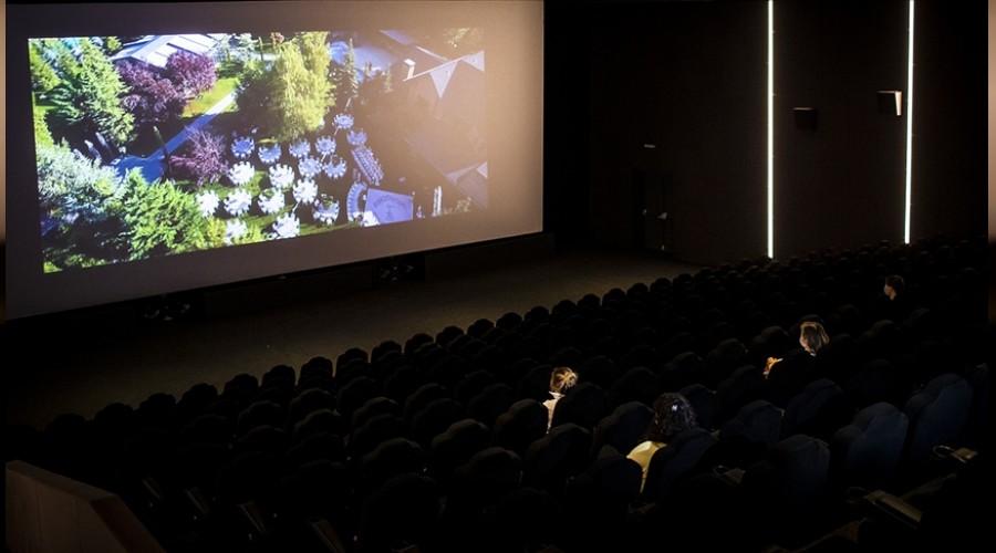 Sinema salonlarına destekle geliyor