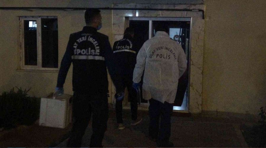 Tartıştığı kızını boynundan bıçaklayarak öldürdü