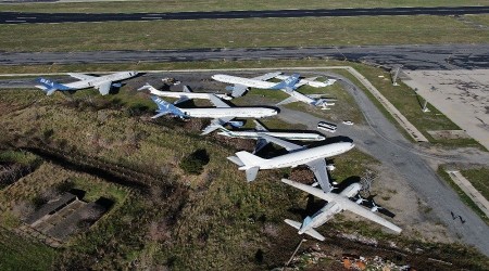 Terk edilen uçaklar satışa çıkıyor