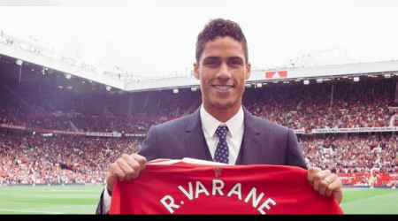 United Varane'ın transferini açıkladı