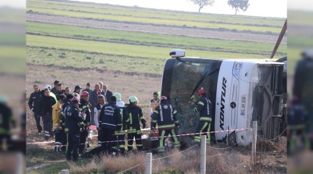 Yolcu otobs devrildi: 2 L 35 YARALI