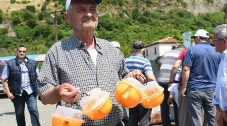 100 üreticiye 1400 Akdeniz meyve sineği tuzağı dağıtıldı