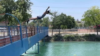 Adana'da çocukların kanaldaki tehlikeli serinliği