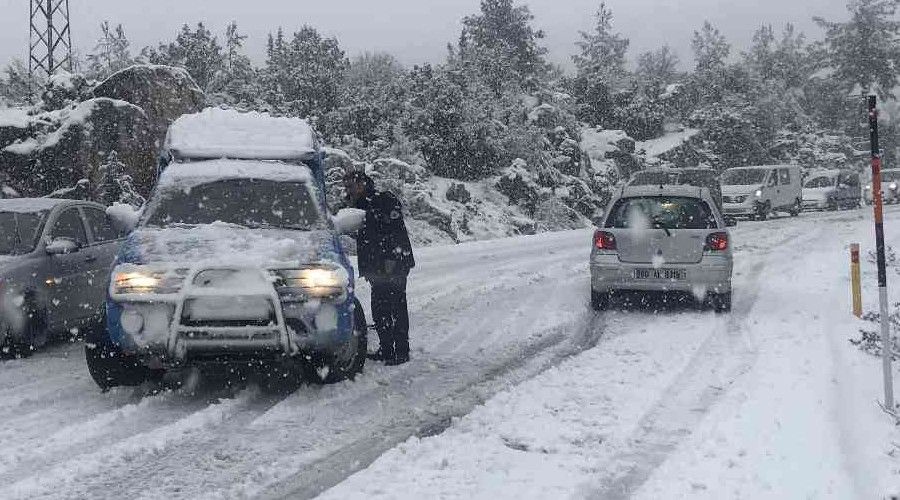 Antalya-Konya karayolu araç trafiğine kapatıldı