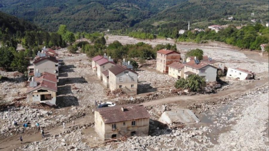 Ayancık’ta sel teyakkuzu: 3 köy boşaltıldı , 25 kişi yurda yerleştirildi