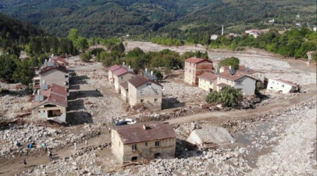 Ayancık’ta sel teyakkuzu: 3 köy boşaltıldı , 25 kişi yurda yerleştirildi
