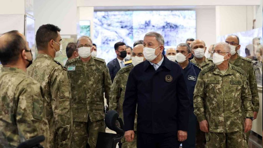Bakan Akar ve komutanlar Pençe Kilit Operasyonu'nu takip etti